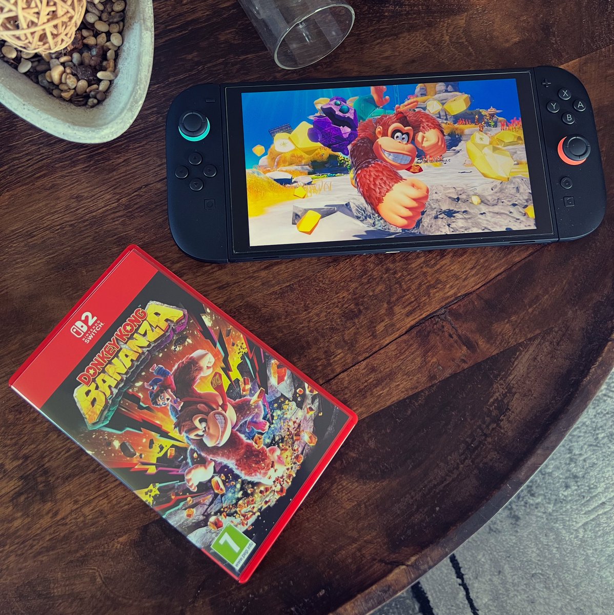 Äntligen dags för nytt äventyr med Donkey Kong!

Tack till <a href="/Bergsala/">Nintendo Sverige (Distributör)</a> som skickade hit spelet ❤️
