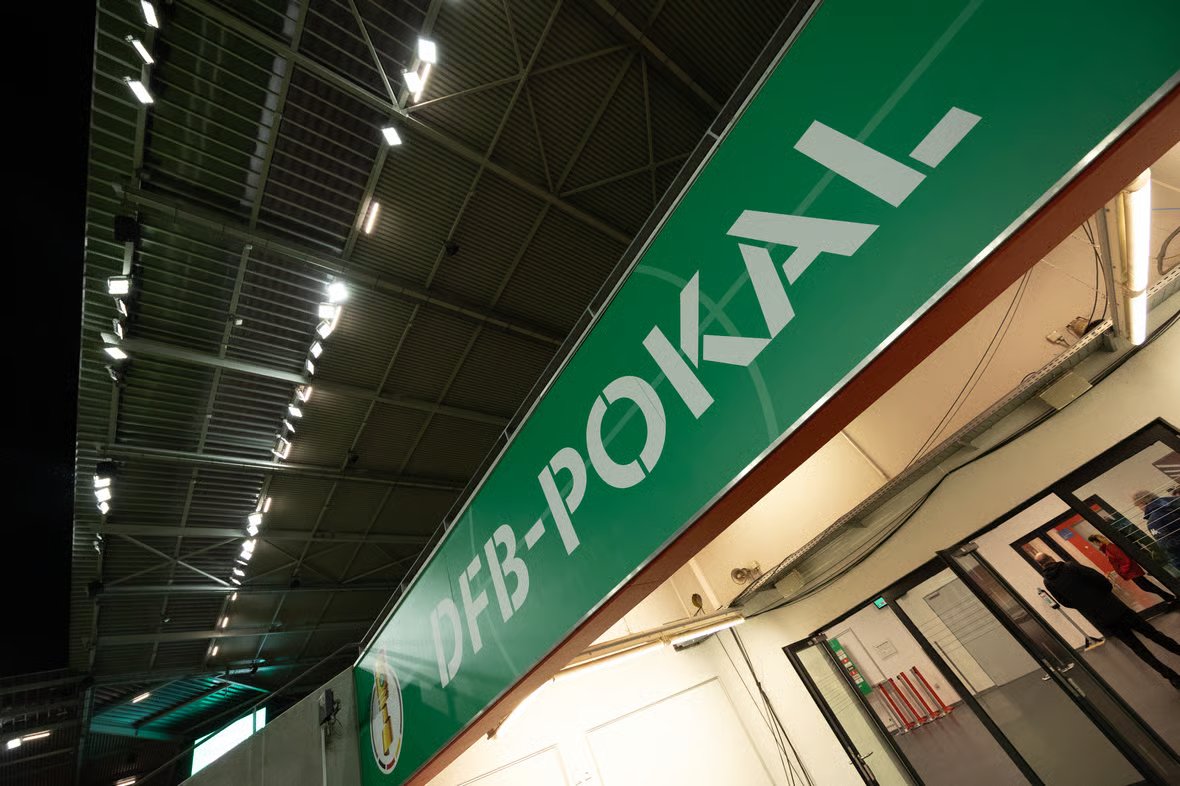 Der 1. FSV Mainz 05 wird bezüglich des auf Montagabend, 18. August terminierten DFB-Pokalspiels bei Dynamo Dresden offiziell Verwaltungsbeschwerde beim Bundesgericht des Deutschen Fußball-Bundes (DFB) einreichen. 

Alle Infos: mainz05.de/news/dfb-pokal…