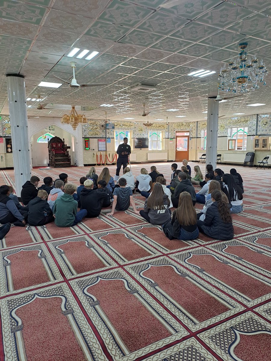 B_B_Burnley's tweet image. Year 8s from @BTRCCinfo took part in their annual Faith Trail yesterday, visiting Ghausia Masjid and St John’s Church 🕌✝️
A brilliant day of learning, asking questions, and exploring different faiths. Big well done to our quiz winners too!
👏 #FaithTrail #InterfaithBurnley