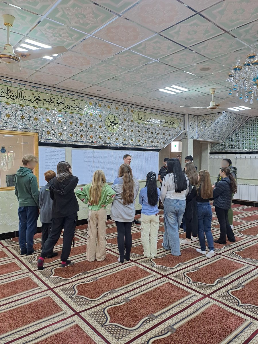 B_B_Burnley's tweet image. Year 8s from @BTRCCinfo took part in their annual Faith Trail yesterday, visiting Ghausia Masjid and St John’s Church 🕌✝️
A brilliant day of learning, asking questions, and exploring different faiths. Big well done to our quiz winners too!
👏 #FaithTrail #InterfaithBurnley