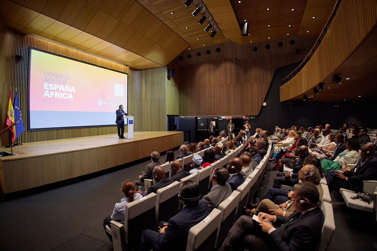 jmalbares's tweet image. España quiere estar en el presente y futuro de África, continente estratégico.
Hoy hemos constituido en @MAECgob el Consejo Asesor, una de las medidas de la nueva Estrategia España-África. Un espacio para la reflexión y las ideas en las relaciones con el continente.