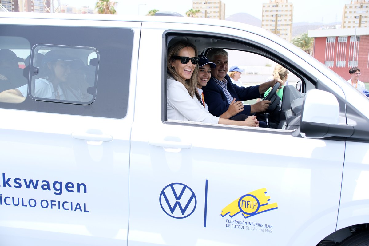 Federación de Fútbol de Las Palmas (@fflaspalmas) on Twitter photo 🤝 | La FIFLP y <a href="/vwcanarias/">Volkswagen Canarias</a> refuerzan su alianza en apoyo al fútbol canario
🚙La entrega de una Volkswagen Transporter de 9 plazas refuerza la logística federativa y simboliza el compromiso conjunto con el deporte base en Canarias
ℹ️⬇️
fiflp.com/pnfg/NNws_ShwN… 🤝 | La FIFLP y <a href="/vwcanarias/">Volkswagen Canarias</a> refuerzan su alianza en apoyo al fútbol canario
🚙La entrega de una Volkswagen Transporter de 9 plazas refuerza la logística federativa y simboliza el compromiso conjunto con el deporte base en Canarias
ℹ️⬇️
fiflp.com/pnfg/NNws_ShwN…