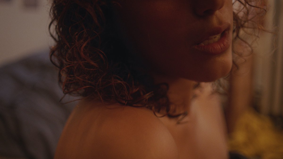 NoBudge's tweet image. A young dancer tries to make rent while relying on the financial support of her sugar daddy. Through candid storytelling and docu-fictional modes, Abby Harri’s “Side Hustle” observes the intimacy in the life of a sex worker with a client. nobudge.com/side-hustle