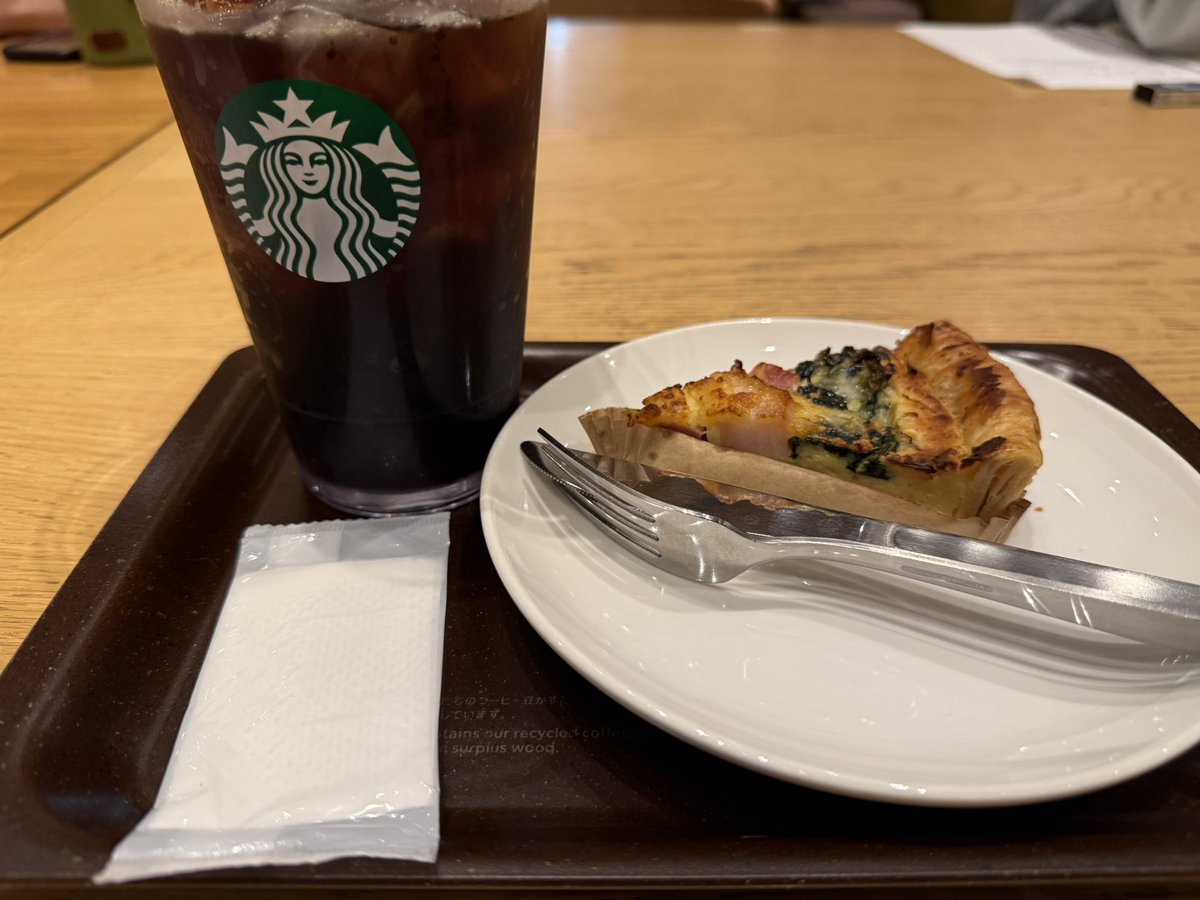 dactor_d's tweet image. おしゃれな人がすなるスタバ勉強というものを、いざ我もしてみんとて、するなり。