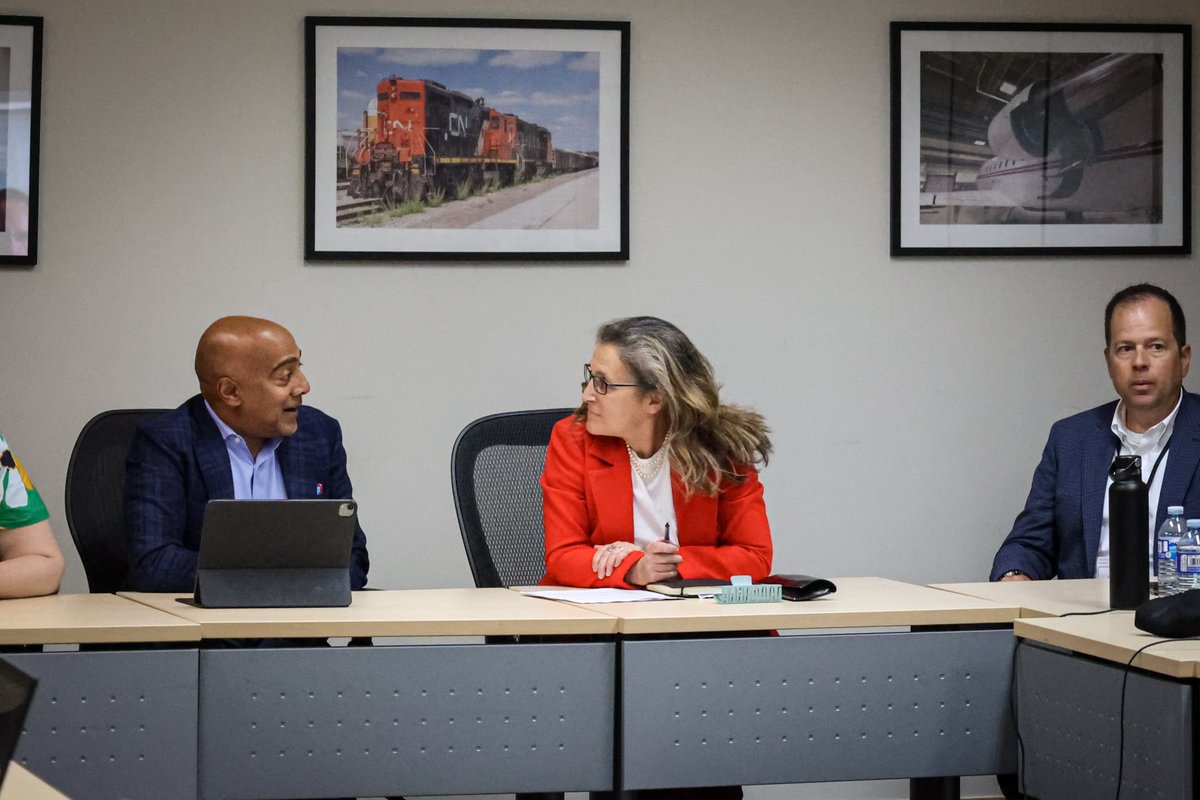 cafreeland's tweet image. That’s a wrap on our trucking hackathon! Great to see all levels of government engage in productive conversations and come together to improve the movement of goods within Canada. We are working hard to break down internal trade barriers and build the strongest economy in the G7.…