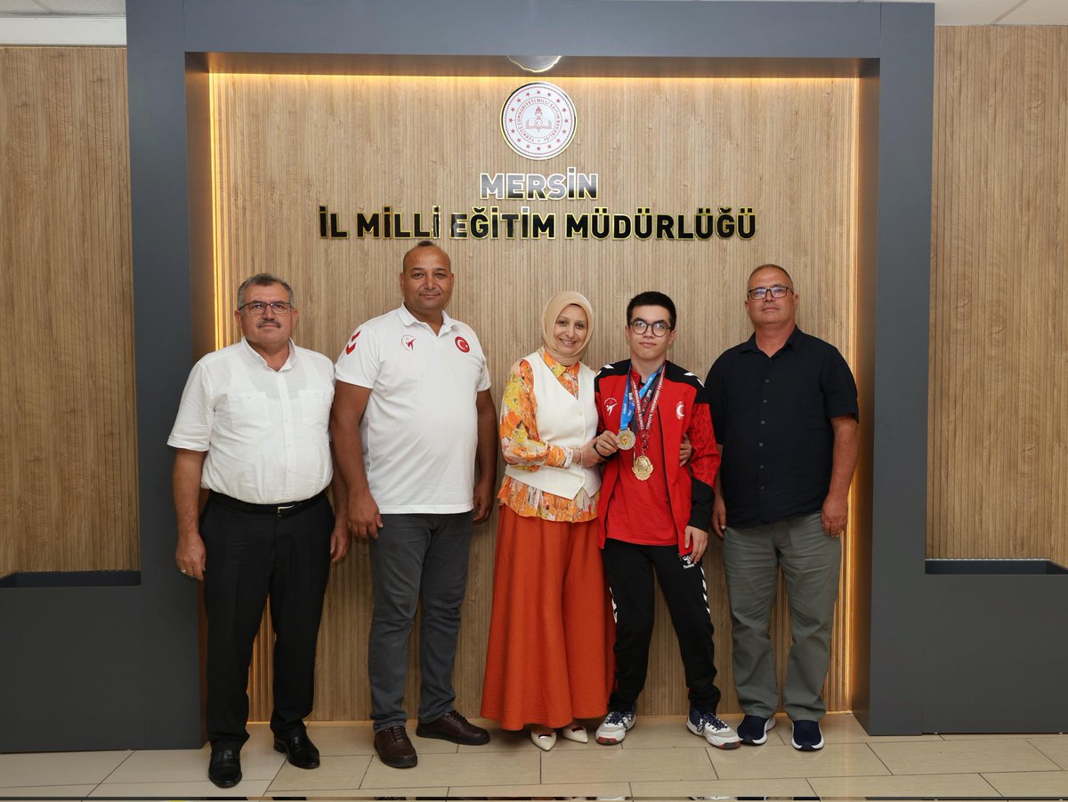 📌Para-Teakwando Walker(Yürüteç) Peomsea dalında Avrupa Şampiyonu olan📍Silifke Göksu Anadolu Lisesi öğrencimiz Mahmut Arda Doğan, İl Millî Eğitim Müdürü Fazilet Durmuş'u makamında ziyaret etti.🏆✨

🔗meb.ai/R6mPsu

<a href="/tcmeb/">Millî Eğitim Bakanlığı</a> 
<a href="/Yusuf__Tekin/">Yusuf Tekin</a> 
<a href="/MersinValiligi/">Mersin Valiliği</a>