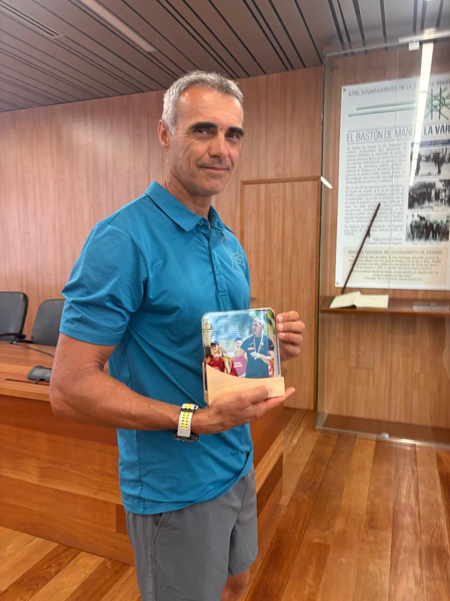 Reconocimiento a Sebastián Hernández, campeón mundial con corazón ingeniense

La alcaldesa y personal municipal felicitan al técnico por su papel clave en recientes éxitos internacionales del balonmano playa juvenil y su larga trayectoria deportiva.

👉acortar.link/kogZWG