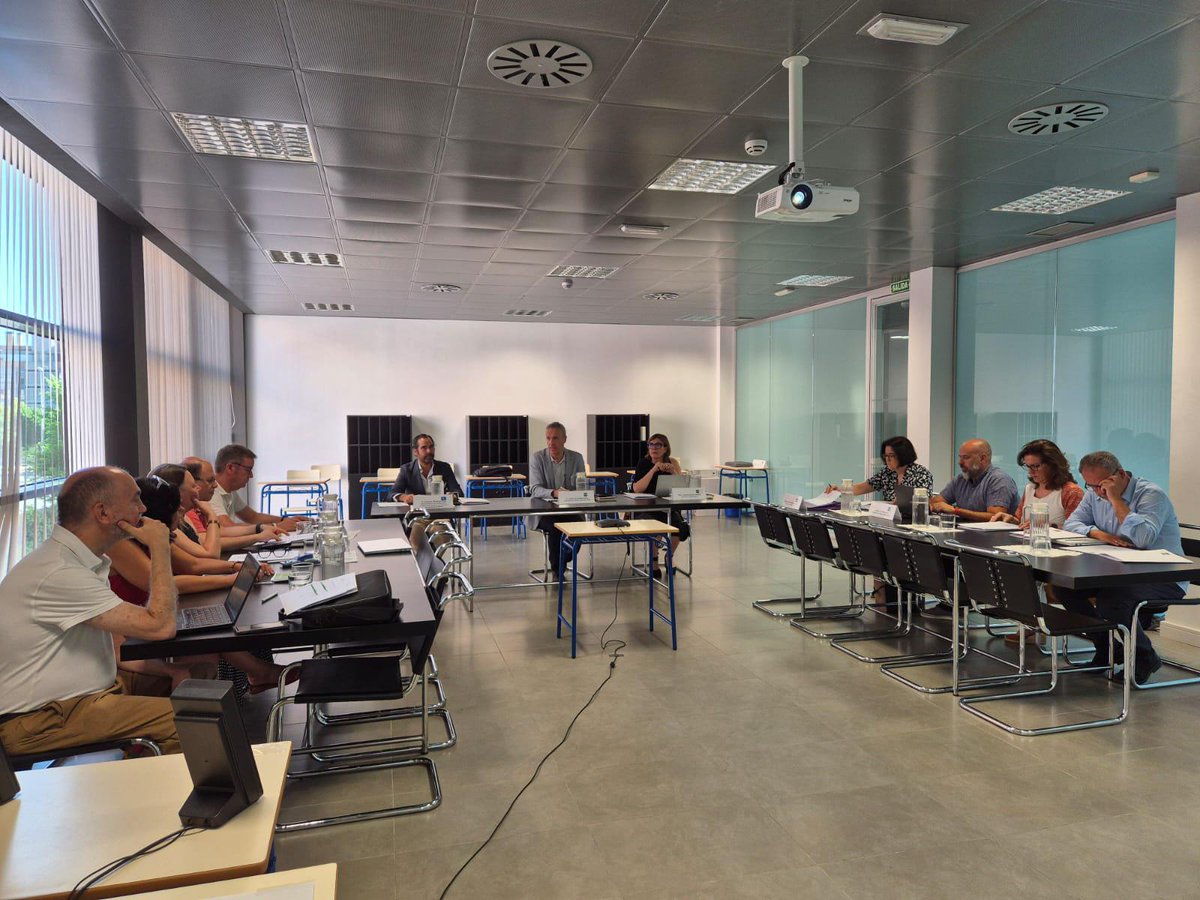UNEDMadrid's tweet image. ‼️Esta mañana ha tenido lugar la reunión de la Junta Rectora de UNED Madrid, donde se ha aprobado el plan académico docente para el curso 2025/2026 y las cuentas del ejercicio 2024, entre otros puntos destacados.🎯
Gracias a todos los asistentes por su participación. 👏