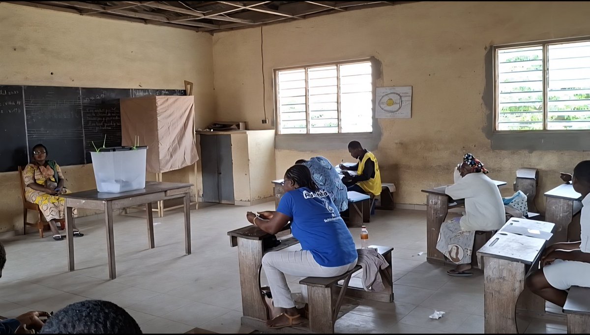 #Togo Faible affluence ce matin à Lomé pour les élections municipales. La ville est calme, quadrillée par les patrouilles des forces de l’ordre déployées après l’appel à manifester lancé par le #M66