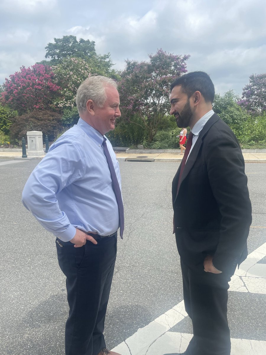 ZohranKMamdani's tweet image. Great to meet @VanHollenForMD yesterday in DC, who has shown tremendous leadership on fighting Trump’s extreme agenda.