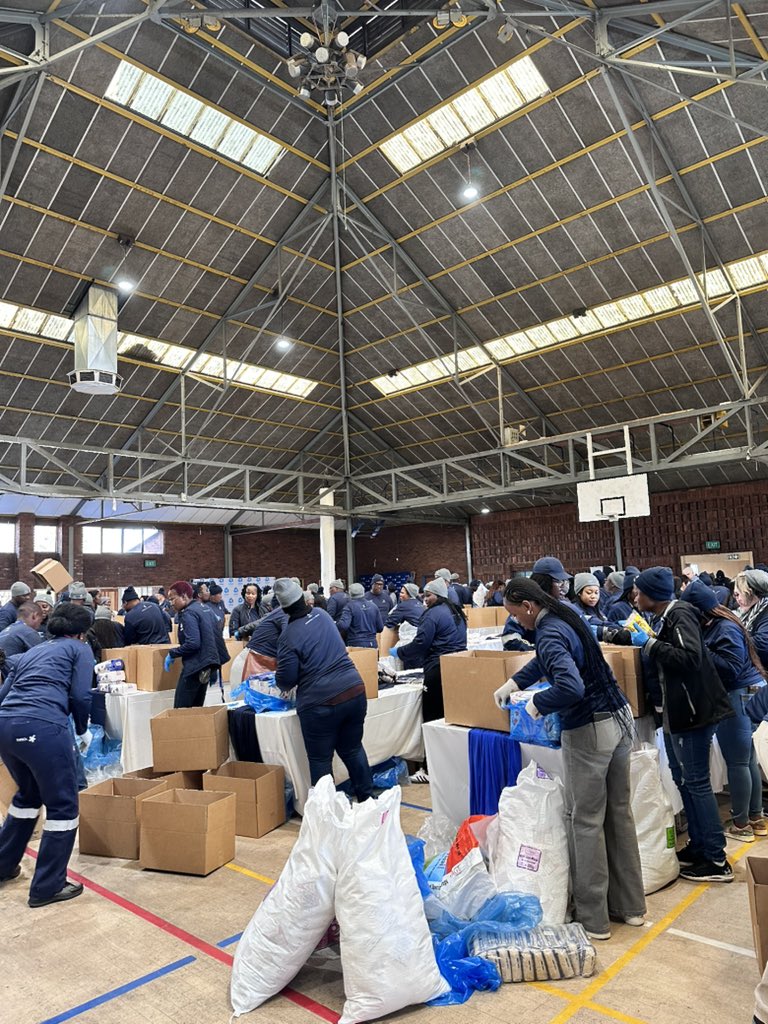 #MandelaDay  Over 200 <a href="/SasolSA/">Sasol</a> employees in Sasolburg are packing +1000 boxes filled with 19 nutritious food items that will be delivered on 18 July to +25 NPOs in Metsimaholo  to benefit people living with disabilities, GBVF and in shelters. #SasolforGood #SasolinSociety