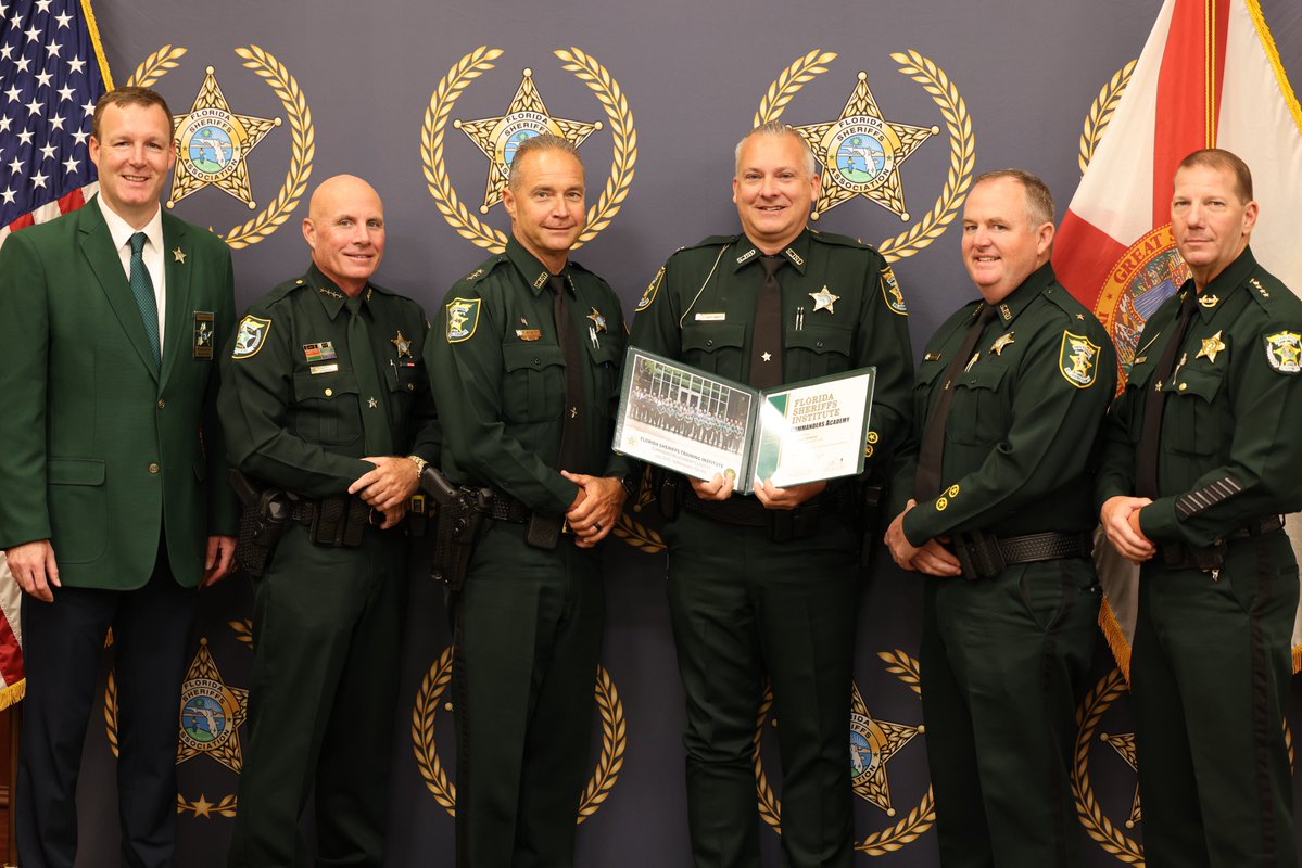 TeamSJSO's tweet image. Congratulations to SJSO Commander Joshua Underwood on his recent graduation from the @FLSheriffs Commanders Academy Graduating Class 17!
The Commanders Academy is a course for criminal justice leaders and focuses on leadership, ethics, discipline, and additional subject matter…