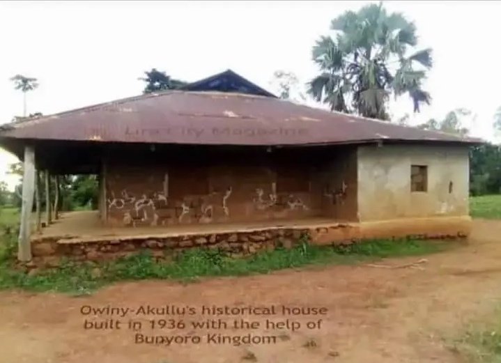 TimoGodsgiven's tweet image. The Owiny Akullo historical house, built in 1936 with collaboration from the Bunyoro Kingdom,is a testament to the rich inter-regional ties in Uganda's past.This piece of history highlights the connections between Lango & Bunyoro,adding to the cultural tapestry of Northern Uganda