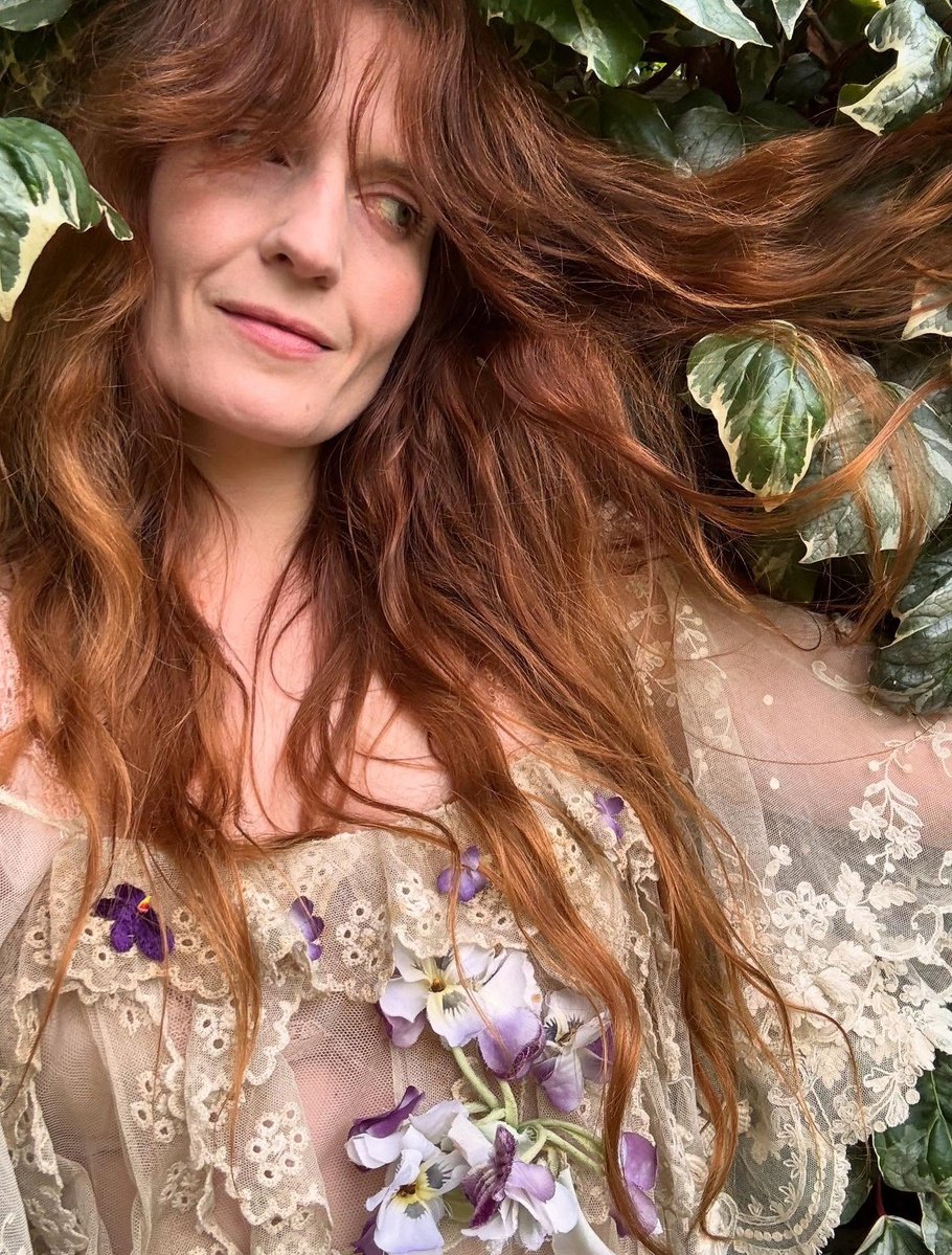 FATMFanClub's tweet image. Florence Welch shares new images on Instagram. 

Perhaps more inspiration for upcoming music? 🌷