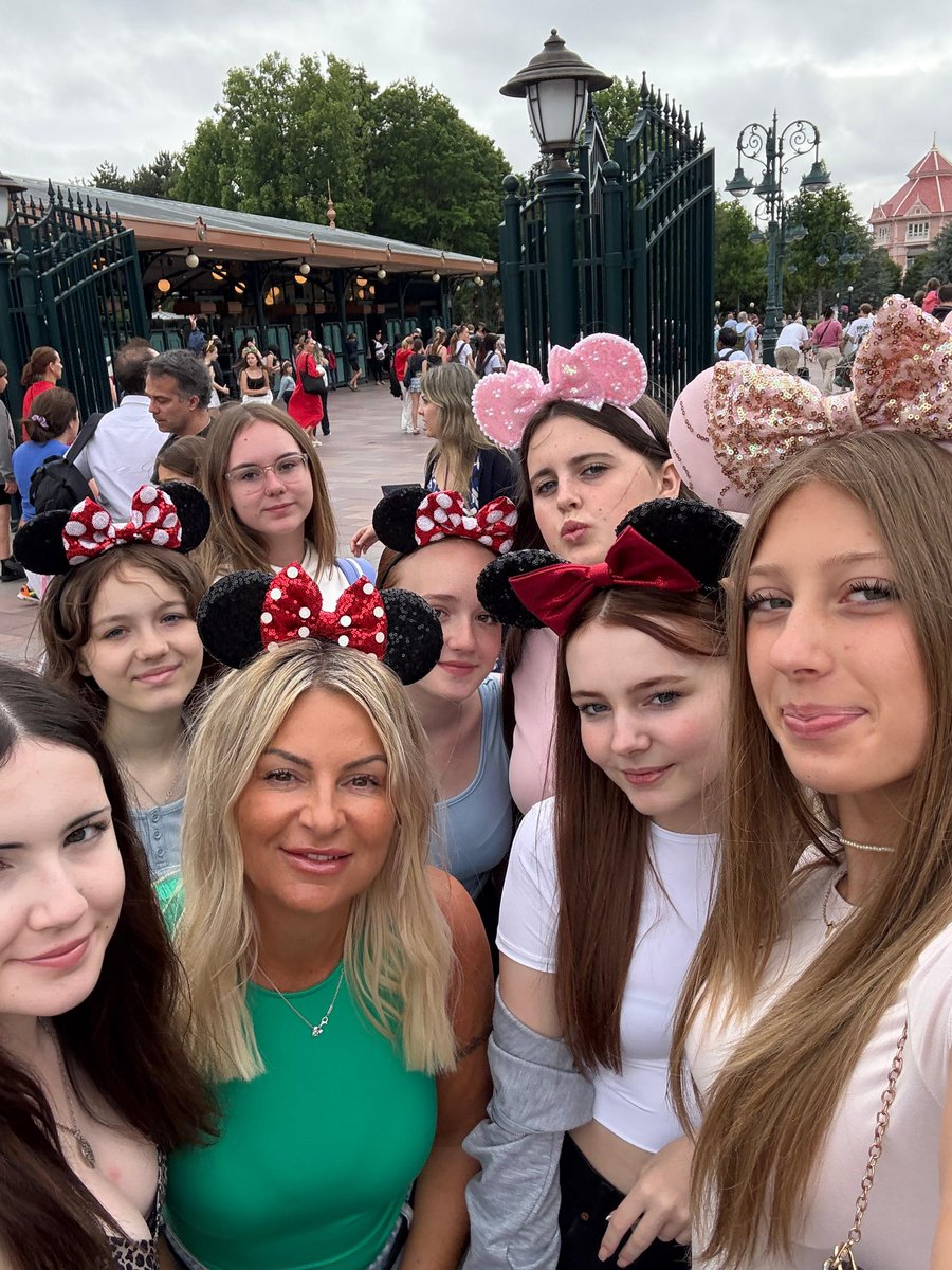 CHCSLanguages's tweet image. Disney (5)