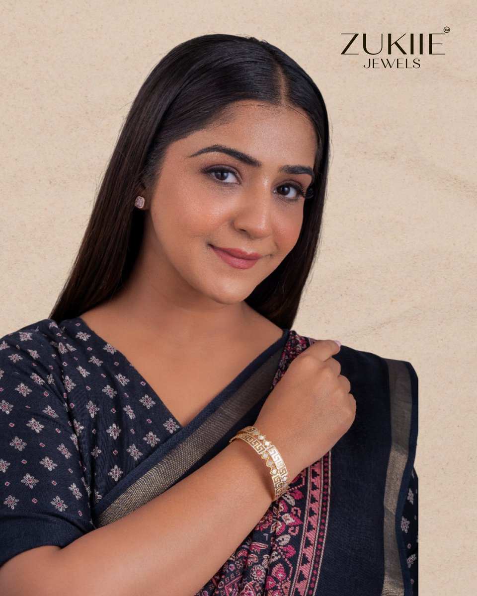 zukiiejewels's tweet image. Bold. Elegant. Timeless.
✨ Zukiie Bangles – Crafted to captivate, designed to dazzle.
Let your wrists do the talking 💛
Why wait? Shop now &amp;amp; shine more!

🔗Shop now : zukiiejewels.com

#ZukiieJewels #BangleGoals #TimelessElegance #GoldJewelryLove #StatementStyle