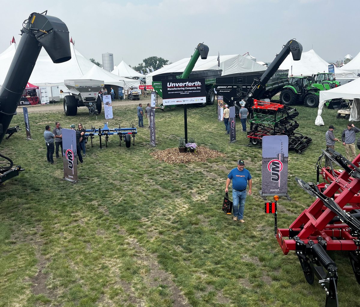 UnverferthMfg's tweet image. Last day of @AginMotion ! Stop by booth 643 to see the full range of products we offer for the western Canadian prairies from tilling, fertilizing, grain handing and more! #farmshow