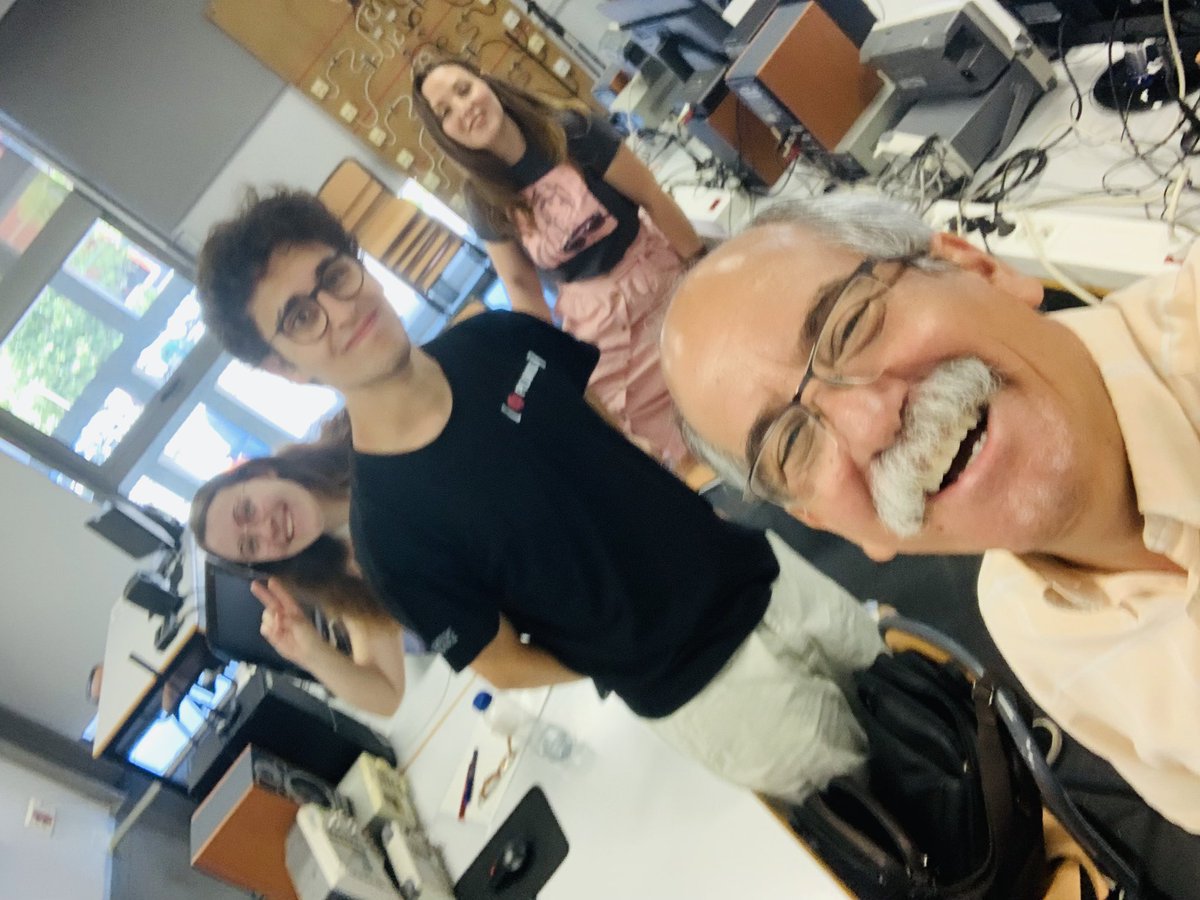 chernandez's tweet image. Con Paula, Ricardo, Noelia y Carme hasta el infinito y más allá !!! Work in Progress !!! #Poliwood @TelecoUPV @UPV #MULTI #GTDM @ricardoroman_27 🚀📻🎥📺📡☎️🖥️💻