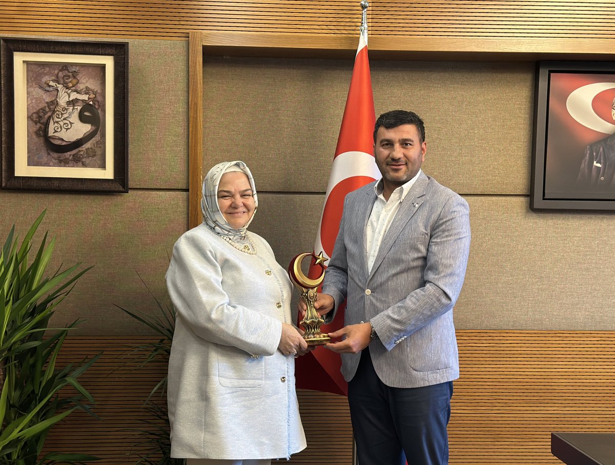 ProfDrAGurcan's tweet photo. Memur-Sen Eskişehir İl Temsilcisi Sn. İbrahim Akar ve yönetim kurulu üyelerini Gazi Meclisimizde ağırlamaktan memnuniyet duydum.
Tebrik ziyaretleri için teşekkür ederim.
Görüşmemizde şehrimizin eğitim gündemi, öğretmen beklentileri ve sendikal çalışmalar üzerine kapsamlı değerlendirmeler gerçekleştirdik.

📍 TBMM
#MemurSen #Eskişehir #TBMM #Eğitim