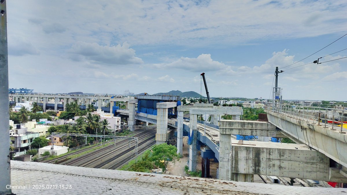 dayatiger197312's tweet image. MRTS connect to St. Thomas Mount will take more time I think.
As #ChennaiMetro Steel #Girders to be placed above the MRTS line alignment.
Hope @cmrlofficial takeover will expedite the MRTS works