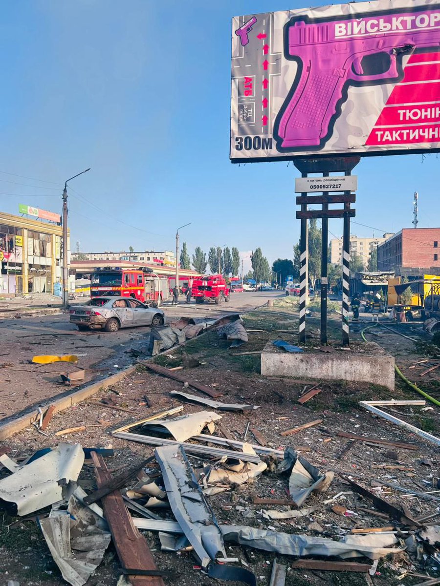 MaximKipish's tweet image. Russian terrorists dropped a FAB-500 guided bomb on the center of Dobropillia.
At least 4 civilians were killed and 27 injured.
The strike occurred on July 16, 2025, at 17:18.
Another war crime.