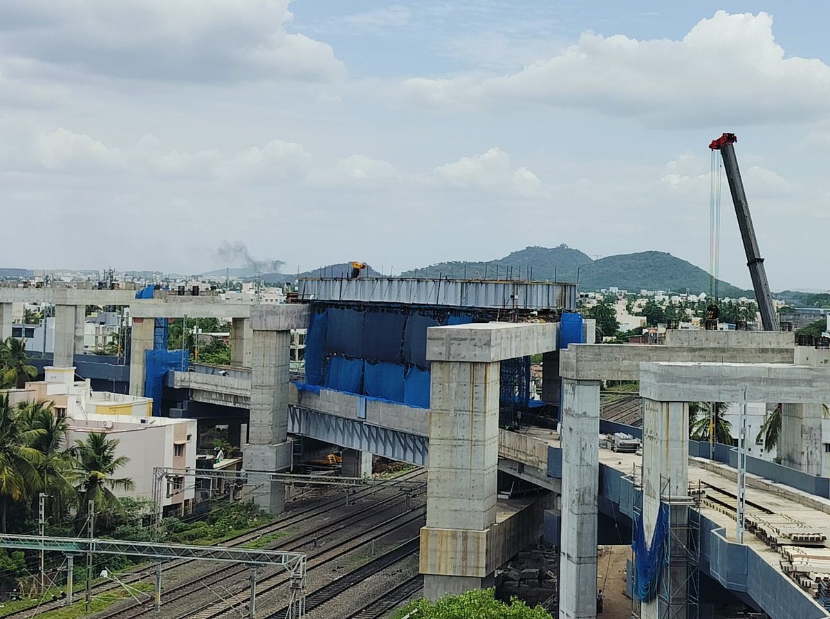 dayatiger197312's tweet image. MRTS connect to St. Thomas Mount will take more time I think.
As #ChennaiMetro Steel #Girders to be placed above the MRTS line alignment.
Hope @cmrlofficial takeover will expedite the MRTS works