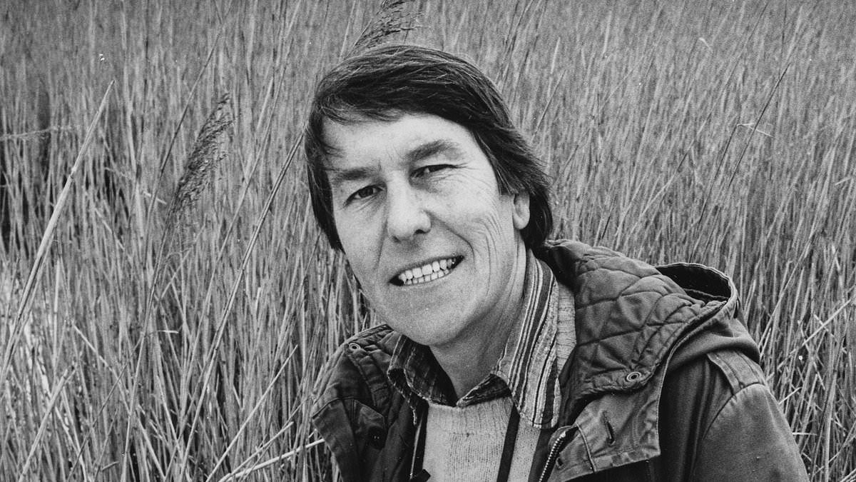 Huge sum former BBC wildlife presenter Tony Soper left to his family in his will after dying aged 95 
dailymail.co.uk/news/article-1…