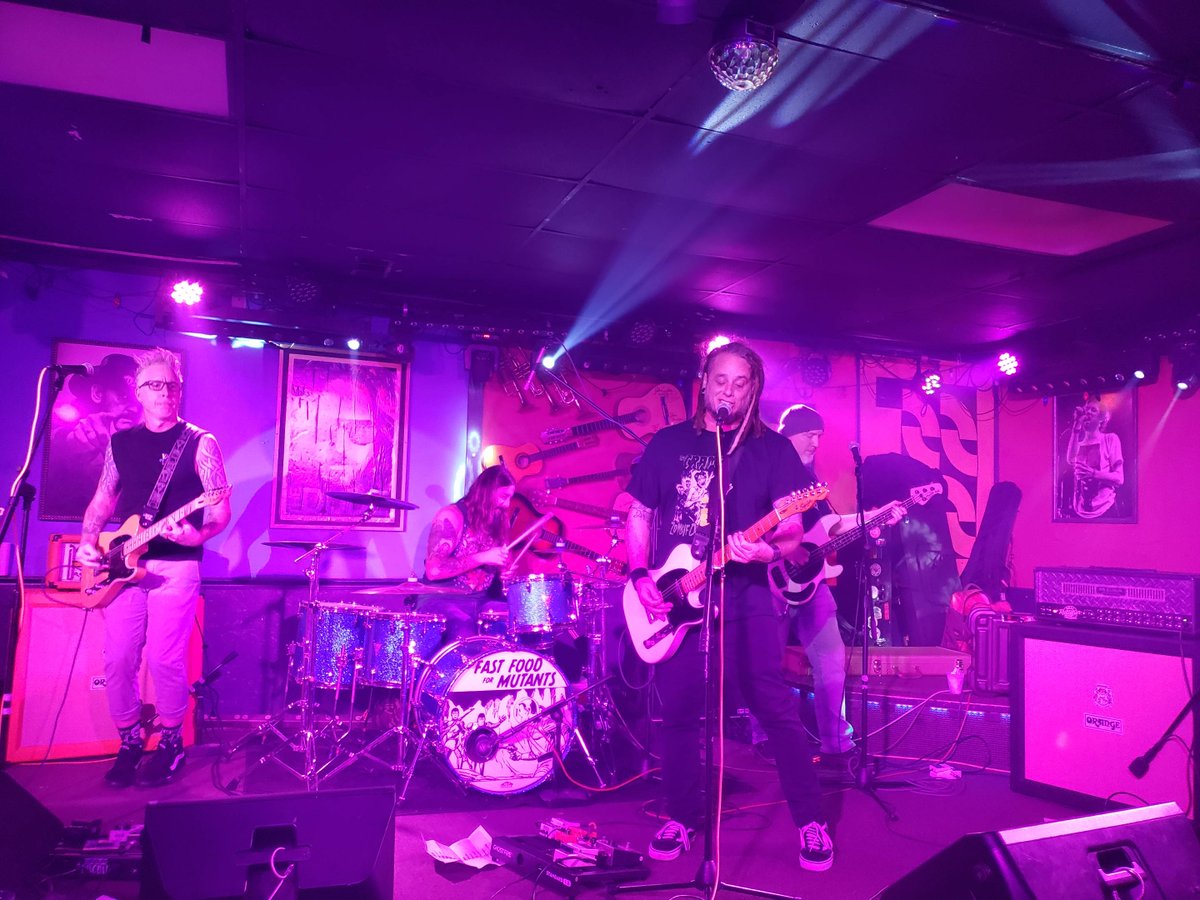 Get ready for On the Air Tonight Live!
7:00PM Eastern
Fast Food for Mutants will be in the studio celebrating the release of their new album: "Changing Frequencies"!

We'll also be spinning lots of Indie goodness from around the world.
indiemusicfans.com