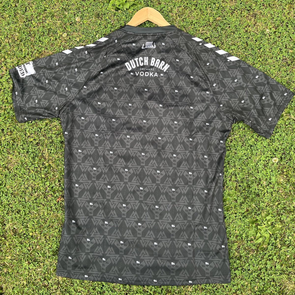YCFCfans1's tweet image. The new ⚫️ third kit is available now👕
This one’s a beauty. Definitely our favourite one out of the three kits!👏 #YCFC