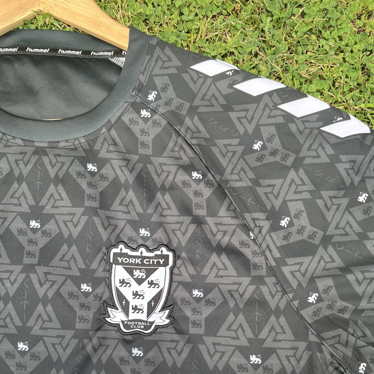 YCFCfans1's tweet image. The new ⚫️ third kit is available now👕
This one’s a beauty. Definitely our favourite one out of the three kits!👏 #YCFC
