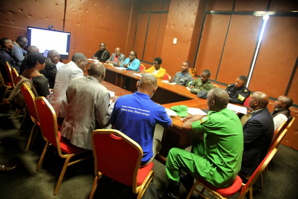 Ikiganiro cyitabiriwe kandi n'abahagarariye Amadini n'Amatorero,  uhagarariye Abayobozi b'ibigo by'amashuri, abahagarariye imiryango ikora ibikorwa by'isanamitima, Abarinzi b'Igihango, Abakangurambaga b'ubumwe n'ubwiyunge n'Abafatanyabikorwa muri gahunda z'ubumwe n'ubudaheranwa.