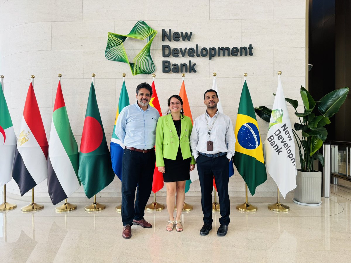 mariaharosly's tweet photo. Great talk today on the financial architecture and the challenges and opportunities for the Global South at the #NewDevelopmentBank #BRICS #Dilma https://t.co/lFDOsWe1XO