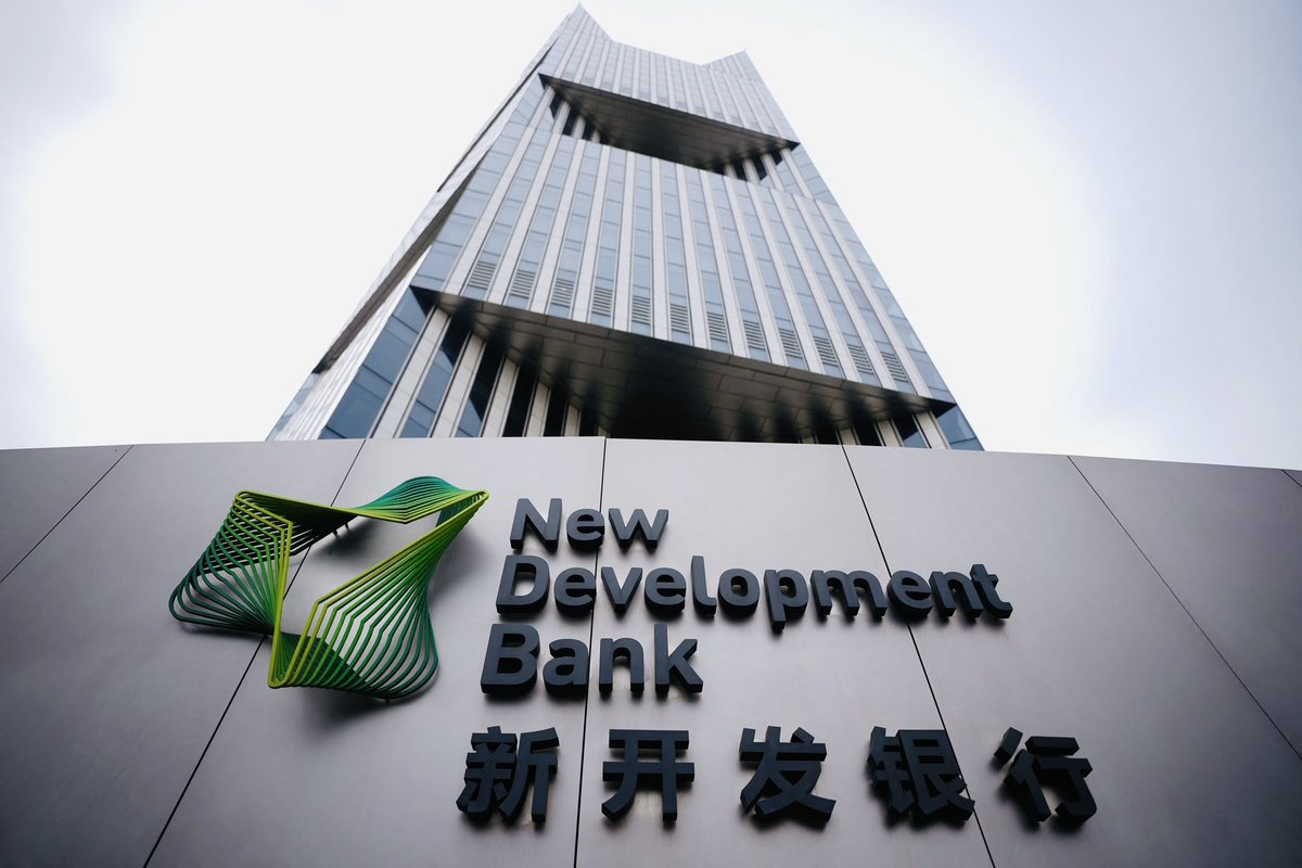 mariaharosly's tweet photo. Great talk today on the financial architecture and the challenges and opportunities for the Global South at the #NewDevelopmentBank #BRICS #Dilma https://t.co/lFDOsWe1XO