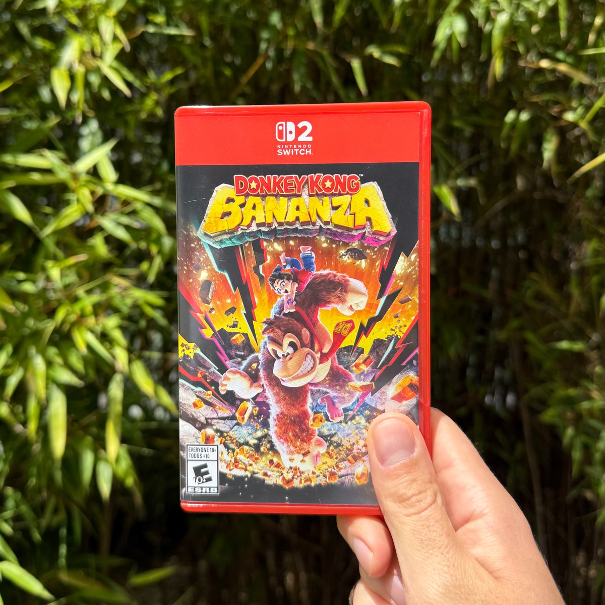NintendoStoreUS's tweet image. Swing by to get your hands on #DonkeyKongBananza, available now! Purchase the game at Nintendo NEW YORK or Nintendo SAN FRANCISCO and receive a gift with purchase. Limit one per customer, while supplies last.
Available at:
📍Nintendo NEW YORK
📍Nintendo SAN FRANCISCO