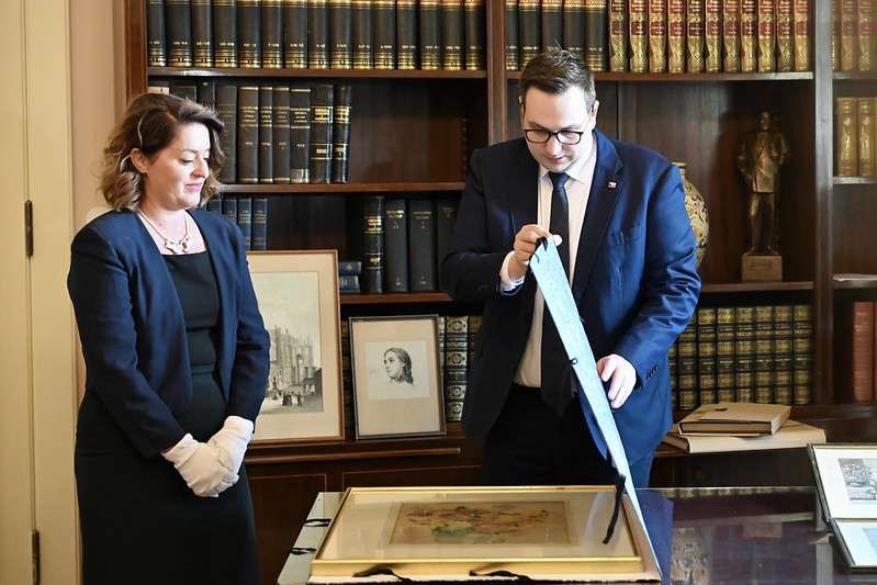 CzechMFA's tweet image. At the Czernin Palace, we received a rare collection from the London estate of Jan Masaryk, preserved thanks to his secretary, Lumír Soukup.
We sincerely thank Ms. Alenka Soukupová for this exceptional gift. Part of the collection will become a feature of Masaryk’s apartment.