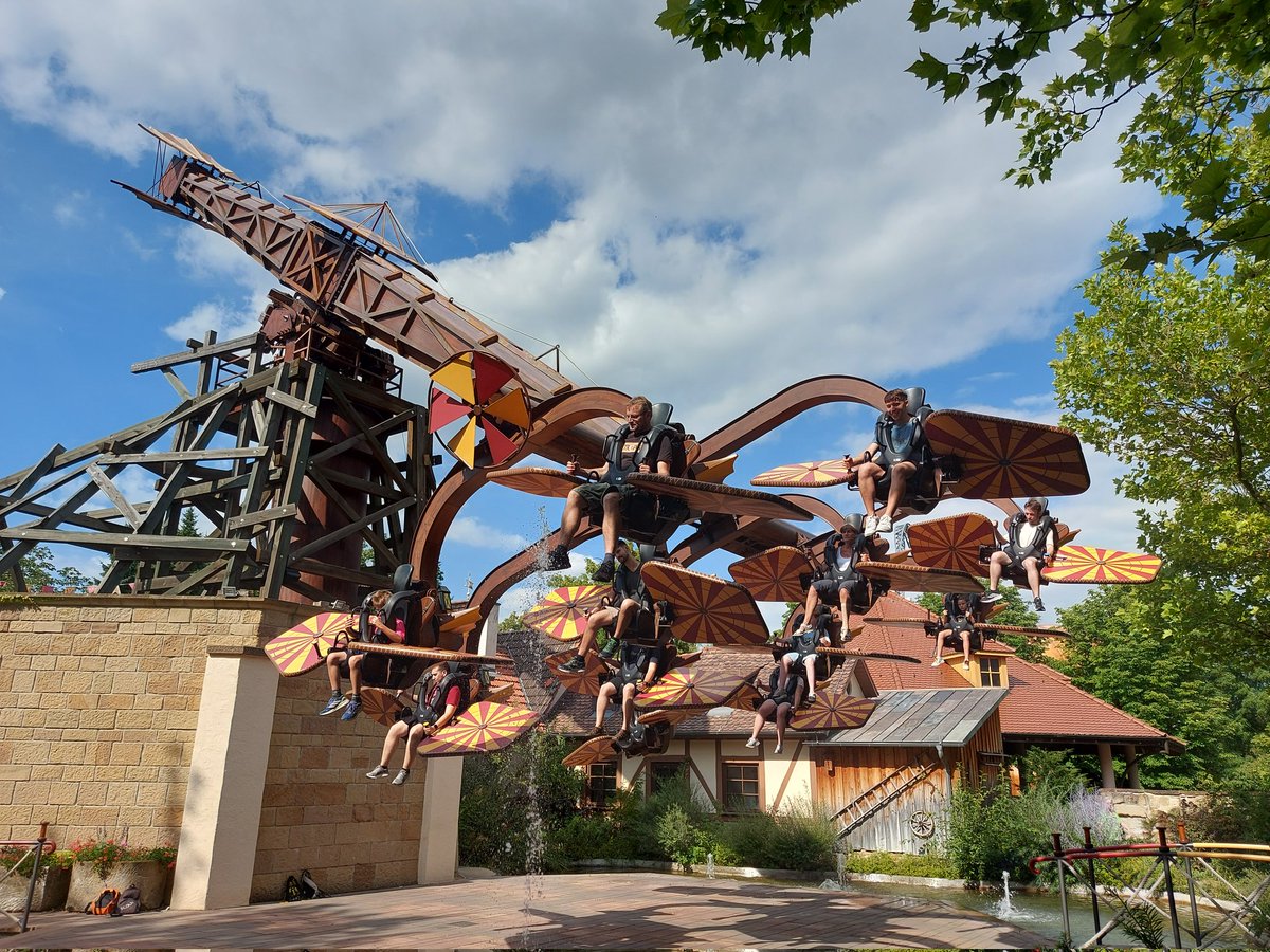 DavidBC_TW's tweet photo. Estos últimos días hemos visitado Tripsdrill, Efteling, Walibi Holland y Europa Park.

TOPs de parques, coasters y dark rides renovados, y nuevas experiencias cosechadas.

¡Muy pronto os daré mis opiniones! 😊 https://t.co/3ayMbEyA0y