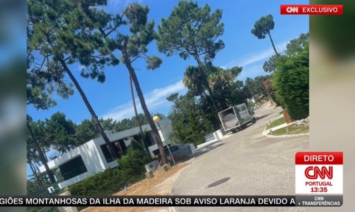 🚨 جيوكيريس بدأ بنقل أثاث منزله في الوقت الحالي…

— كل المؤشرات تؤكد أن النهاية باتت قريبة جداً [CNN 🇵🇹]