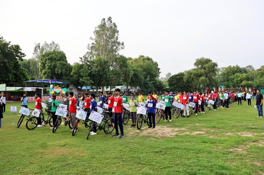 NorthernComd_IA's tweet image. Pedal for the Planet
An environmental awareness cycle rally was organised by #RedEagleDivision at #ArmyPublicSchool #Prayagraj to promote environmental awareness and sustainability.
The rally united students of Army Public School, MVPM Ganga Gurukulam and Kendriya Vidyalaya. A…