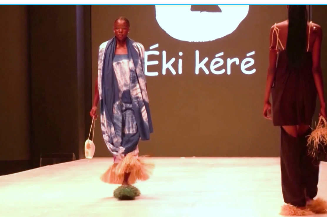 EnviroEdgeNews's tweet image. #Fashion that respects planet🌍🌏🌎, is rooted in nature🏞️and is kept out of #landfills. Nigeria🇳🇬designer is using raffia palm fibers and natural dyes to create fashion that’s stylish and #biodegradable tinyurl.com/3fu7bwcc #thursdayvibes #innovation #style #environment #news