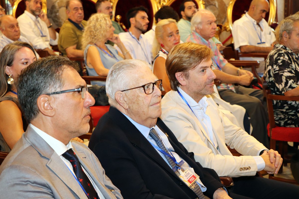 Acompañaron a Manuel Barea el secretario general técnico de <a href="/FEICASE/">FEICASE</a>, Federico de la Torre Márquez, como el presidente de la Junta Directiva del Parque Empresarial PICA y subdirector territorial de <a href="/Ibermutua/">Ibermutua</a>, <a href="/FranRinconl/">Fran Rincón 🇪🇦🇪🇺</a>.

#BareaGrupo #ManuelBarea #PICA #Sevilla