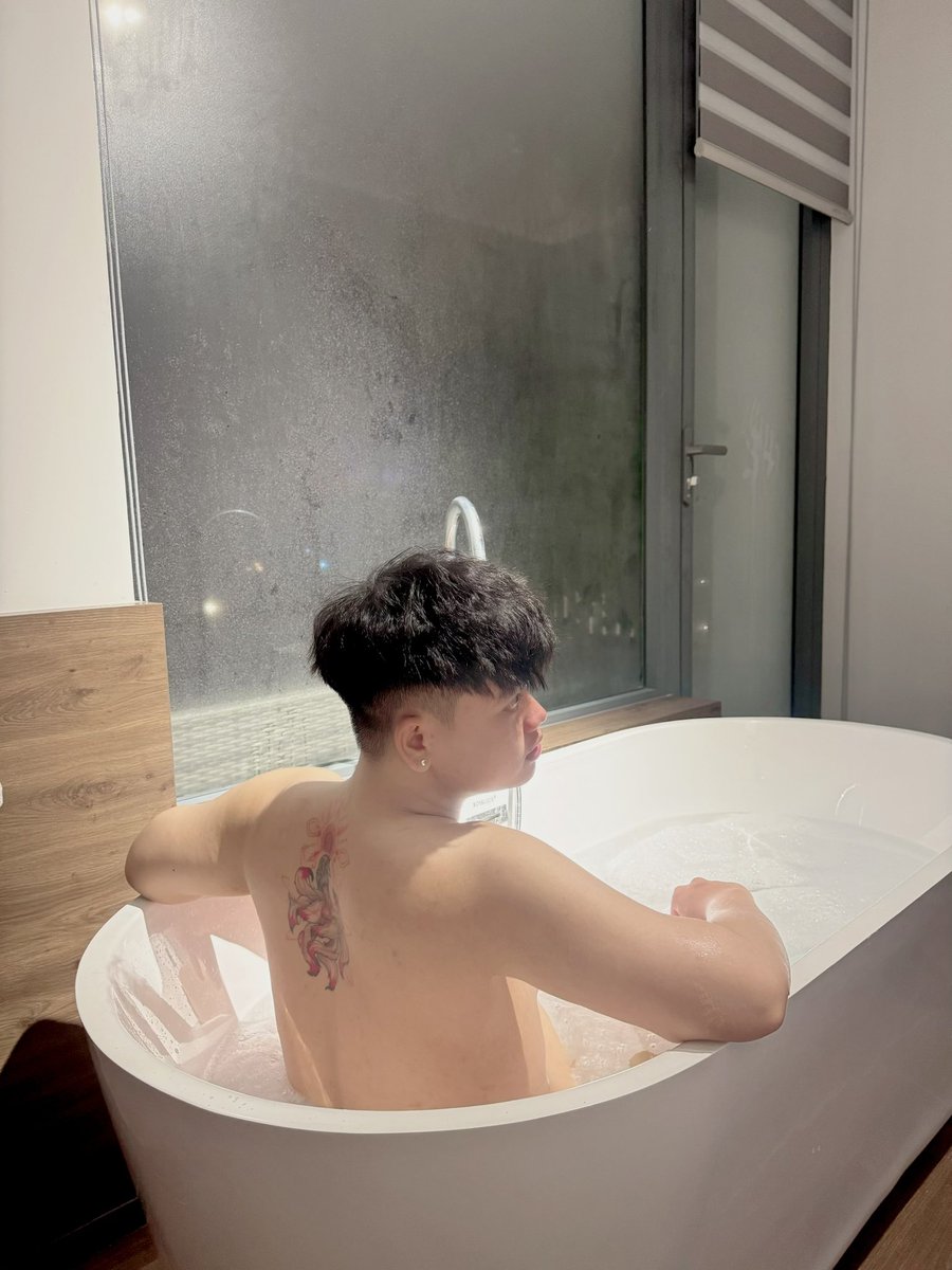 Hông ấy sáng trên giường , tối trong bồn được không anhhh 🙈