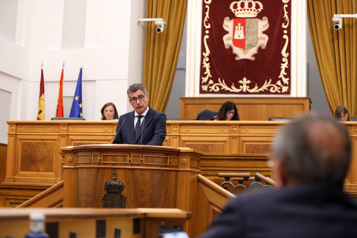 Cortes de Castilla-La Mancha (@cortesclm) on Twitter photo 🏛️ El #PlenoCLM presidido por <a href="/PabloBellido_Az/">Pablo Bellido</a> aprueba 3 resoluciones de <a href="/pscmpsoe/">PSOE de Castilla-La Mancha</a> sobre incendios, carreteras y por una “negociación multilateral” de la #FinanciaciónAutonómica.
❌ Rechazadas 6 resoluciones de PP y Vox
📝 cortesclm.es/index.php/8-no…
📸 flic.kr/s/aHBqjCmJvT 🏛️ El #PlenoCLM presidido por <a href="/PabloBellido_Az/">Pablo Bellido</a> aprueba 3 resoluciones de <a href="/pscmpsoe/">PSOE de Castilla-La Mancha</a> sobre incendios, carreteras y por una “negociación multilateral” de la #FinanciaciónAutonómica.
❌ Rechazadas 6 resoluciones de PP y Vox
📝 cortesclm.es/index.php/8-no…
📸 flic.kr/s/aHBqjCmJvT