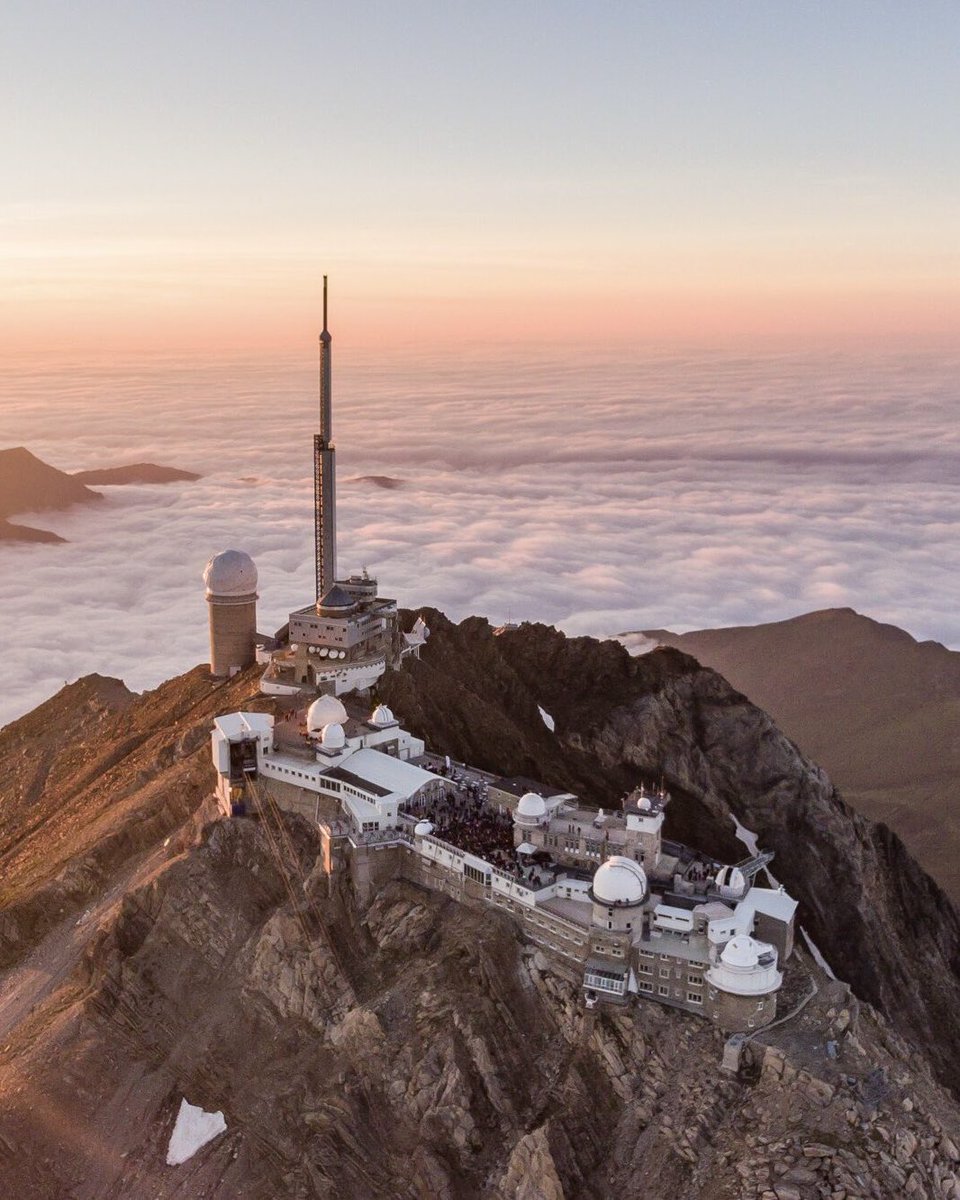 EmmanuelMacron's tweet image. Le Pic du Midi est un sommet de beauté et de savoirs. C’est un patrimoine vivant, un trésor de sciences et de nature. Faisons-le entrer au patrimoine mondial de l’UNESCO !