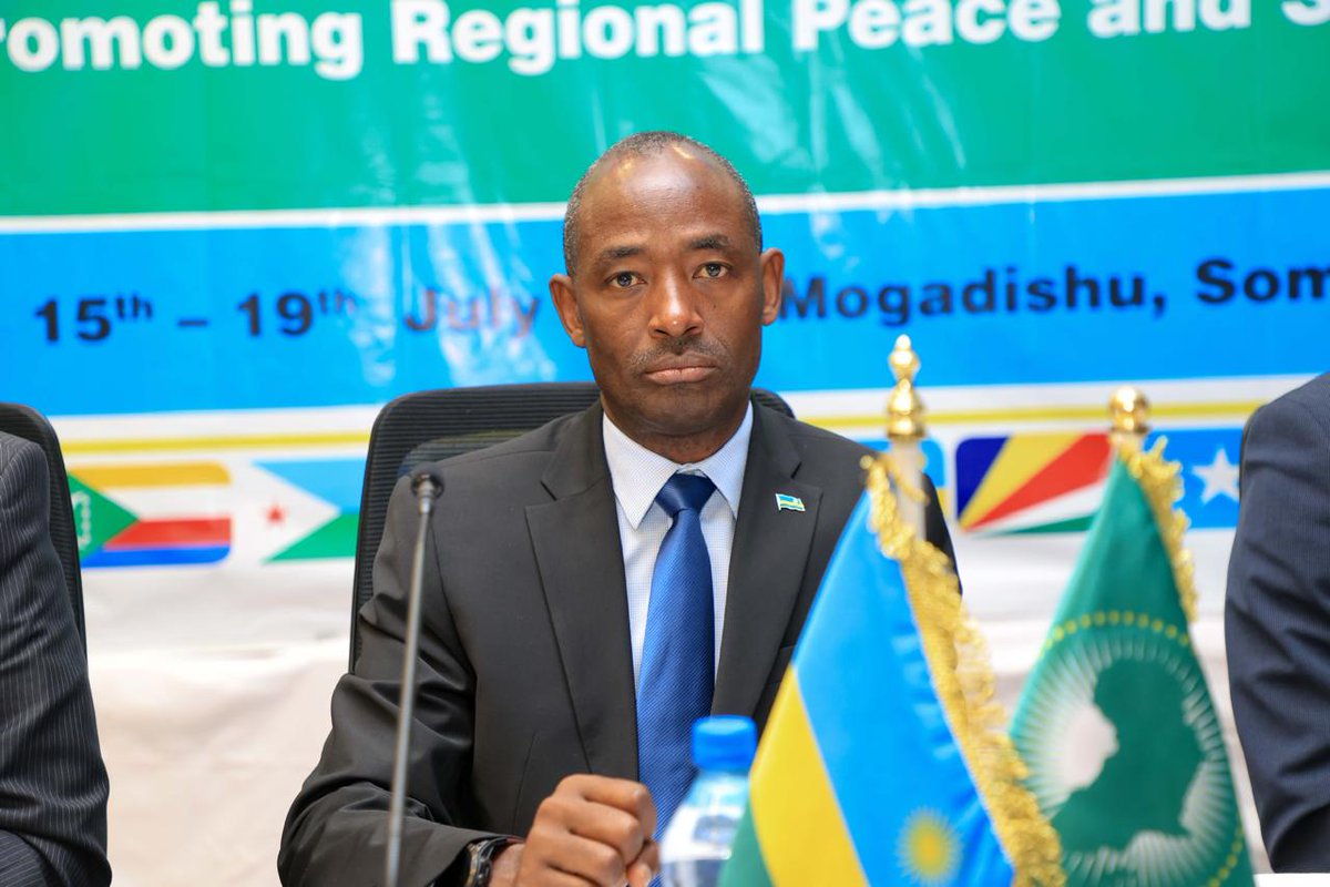 RwandaMoD's tweet image. The Rwanda Defence Force Chief of Defence Staff (CDS), Gen MK Mubarakh, accompanied by CP G Rumanzi representing Inspector General of Police (IGP) attended the 34th Policy Organs Meeting of Eastern Africa Standby Force (EASF) held in Mogadishu, Somalia from 17 to 19 July 2025.…
