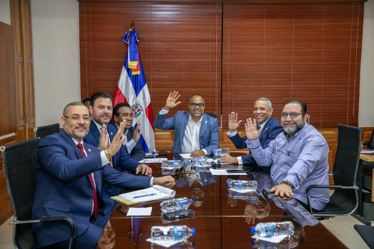 La Comisión de Asuntos Agropecuarios y Agroindustriales, que preside el senador <a href="/NeyRodriguez24/">Ney Rodríguez</a> , acordó rendir informes favorables a varias iniciativas legislativas, luego de ser estudiadas y analizadas por los senadores.