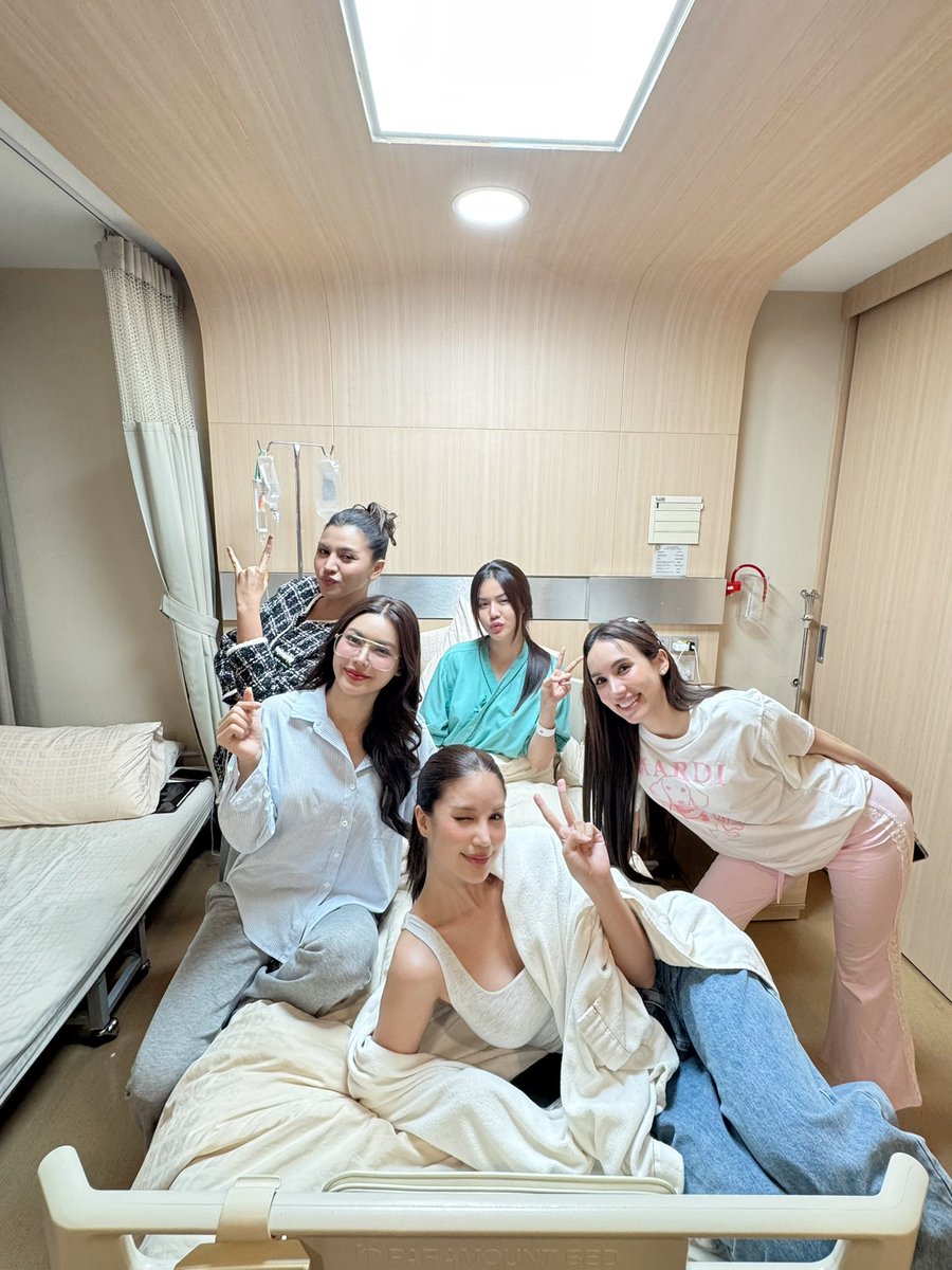Bell_Sarunrat's tweet photo. หายไวๆน้าคนเก่ง @Xobammm  @Michellebehrm  @Kanakanaporn  @janthinyy 

#กชเบล https://t.co/59u1Jf3hLE