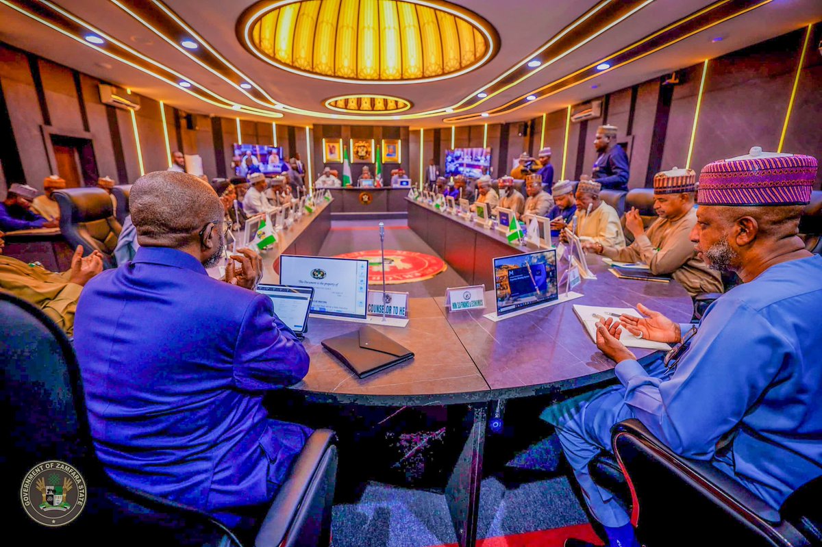 daudalawal_'s tweet photo. I presided over the Zamfara State weekly Executive Council meeting. 

Our discussion focused on key issues aimed at enhancing the well-being of the people in Zamfara State. 

The council also explored additional ways for the disbursement of welfare and providing support for women, our vibrant youth, and business owners across the state. 

We are on a rescue mission!