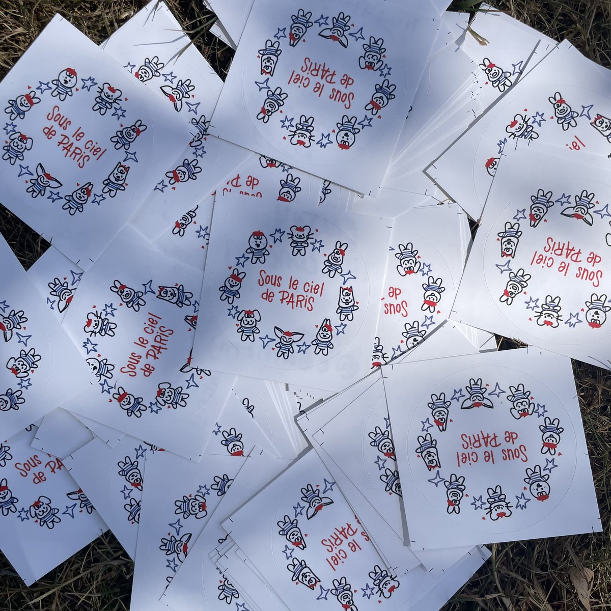 SKZ DOMINATE in PARIS

here’s my lil ✨freebies✨

Have a LOT of skzoo stickers and very little of prints for the first ones who find me 🤗

If you spot me, come say hi istg i’m a lil shy but i’m nice 🤭🤍