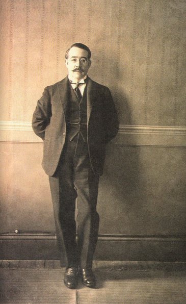 Robi Chuit Roganovich (@robichuit) on Twitter photo Tenemos que tomarnos muy en serio, como país, volver a rescatar la figura de Leopoldo Lugones en la literatura nacional. Ahí está el comienzo de nuestro weird y nuestro terror. Hay que volver a leerlo y evangelizar con sus cuentos. Tenemos que tomarnos muy en serio, como país, volver a rescatar la figura de Leopoldo Lugones en la literatura nacional. Ahí está el comienzo de nuestro weird y nuestro terror. Hay que volver a leerlo y evangelizar con sus cuentos.