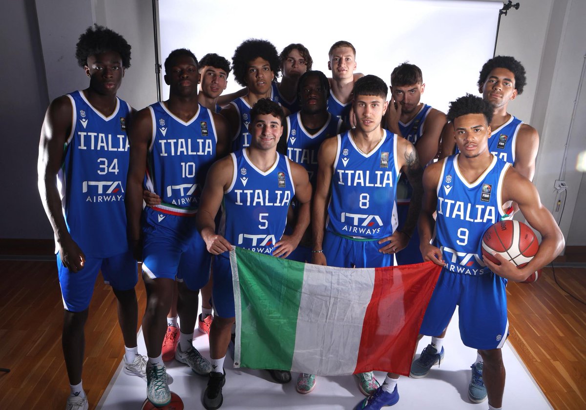 È appena successa una cosa storica. La nazionale italiana Under 20, sotto di 19 a 15 minuti dalla fine, con un incredibile parziale di 49-21, ha ribaltato il match battendo gli avversari e qualificandosi, dopo 12 anni, alla semifinale degli Europei.
Un successo che ci fa